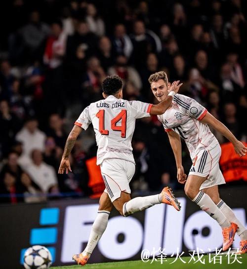 迪亚斯双响+剪刀脚红牌，十人拜仁2-1险胜巴黎，继续全胜领跑